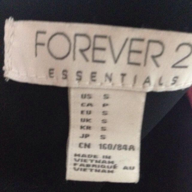 FOREVER 21(フォーエバートゥエンティーワン)のFOREVER21 ペプラムトップス 黒 レディースのトップス(カットソー(半袖/袖なし))の商品写真