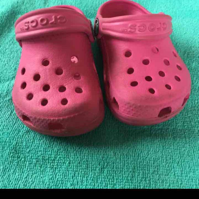 crocs(クロックス)のクロックス ピンク 正規品 キッズ/ベビー/マタニティのベビー靴/シューズ(~14cm)(サンダル)の商品写真