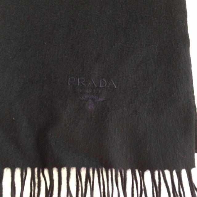 PRADA(プラダ)のプラダ♡ネイビー カシミアマフラー レディースのファッション小物(マフラー/ショール)の商品写真