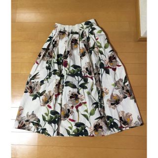 ザラ(ZARA)のZARA 大花柄スカート(ひざ丈スカート)