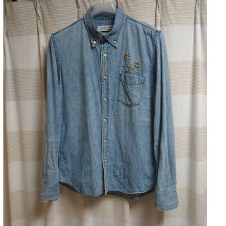 レミレリーフ(REMI RELIEF)のレミレリーフ スタッズデニムシャツです
(胸ポケット部分にフラワースタッズ)(シャツ)