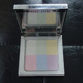 ボビイブラウン(BOBBI BROWN)の【値下げ】ボビイブラウン/ブライトニングフィニッシングパウダー/ポーセリンパール(フェイスパウダー)