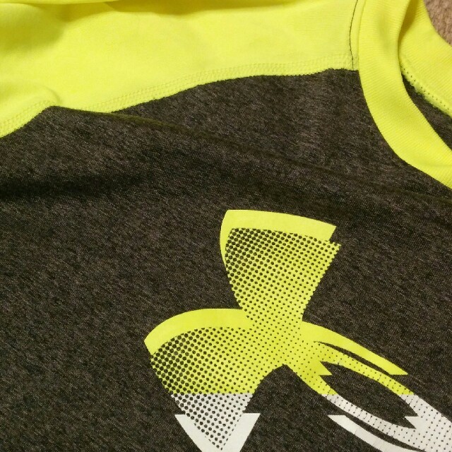 UNDER ARMOUR(アンダーアーマー)のUNDER ARMOUR　長袖スポーツTシャツ スポーツ/アウトドアのランニング(ウェア)の商品写真