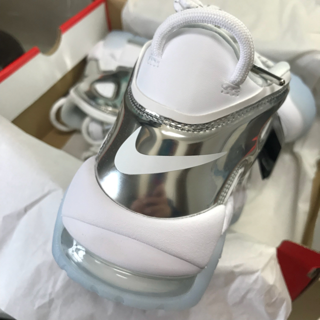 NIKE(ナイキ)のPANDA様専用 W27 M26 AIR MORE UPTEMPO CHROME レディースの靴/シューズ(スニーカー)の商品写真