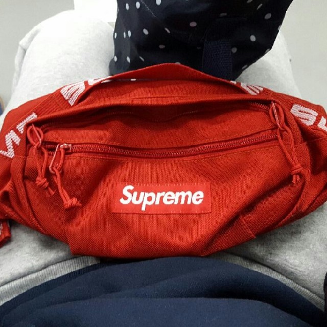 supreme ウエストバッグ 赤