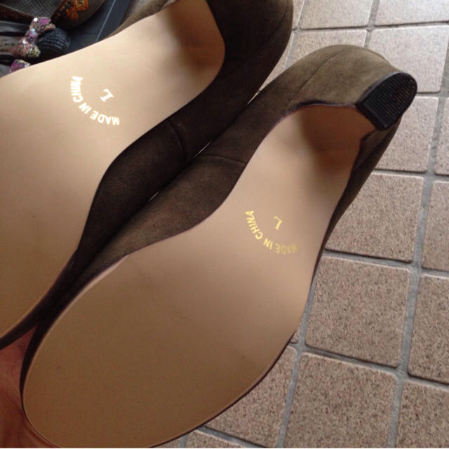 新品未使用スエードグリーンパンプスL レディースの靴/シューズ(ハイヒール/パンプス)の商品写真
