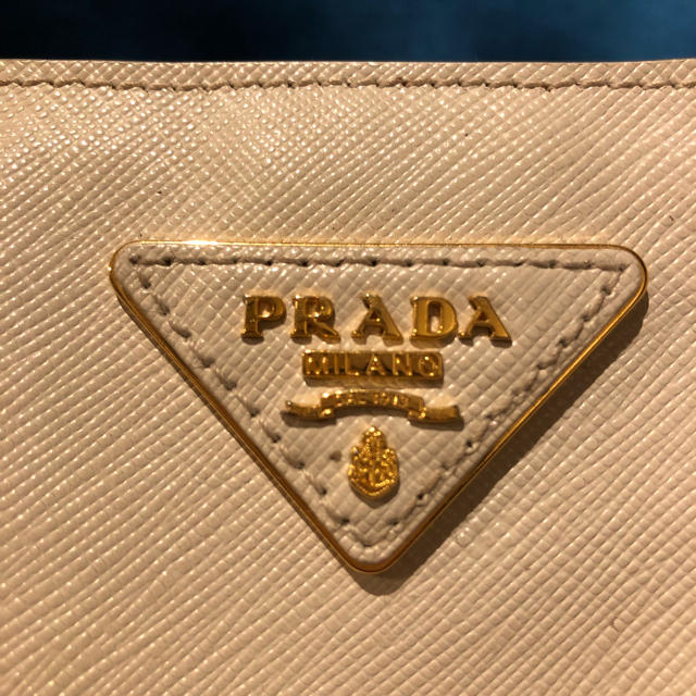 PRADA(プラダ)のMimo様♡PRADA サフィアーノ オフホワイト  バッグ レディースのバッグ(ハンドバッグ)の商品写真
