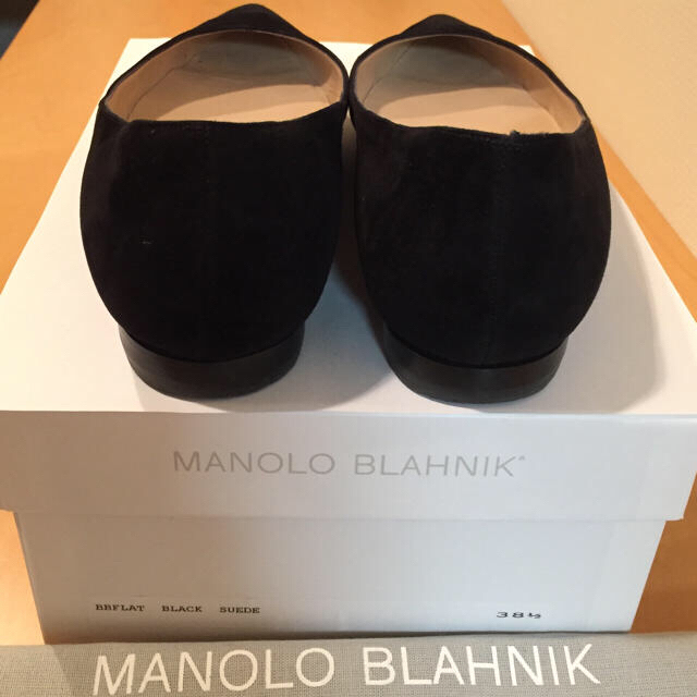 MANOLO BLAHNIK(マノロブラニク)の 美品 Manolo Blahnik スエードBBフラットパンプス レディースの靴/シューズ(ハイヒール/パンプス)の商品写真