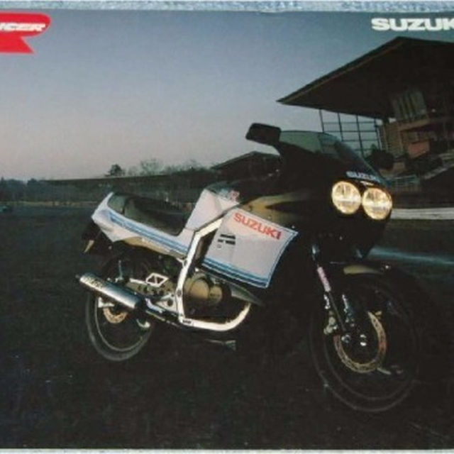 SUZUKI GSX-R 1984年モデルカタログ 自動車/バイクのバイク(カタログ/マニュアル)の商品写真