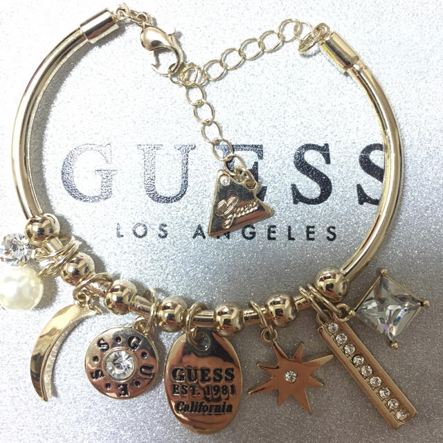 GUESS(ゲス)のGuess バングル レディースのアクセサリー(ブレスレット/バングル)の商品写真