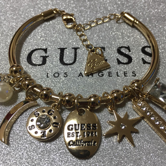 GUESS(ゲス)のGuess バングル レディースのアクセサリー(ブレスレット/バングル)の商品写真