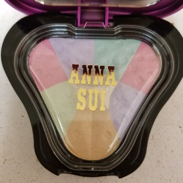 ANNA SUI(アナスイ)の【新品】アナスイフェイスカラー コスメ/美容のベースメイク/化粧品(フェイスカラー)の商品写真