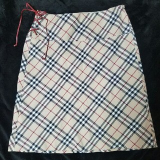 バーバリーブルーレーベル(BURBERRY BLUE LABEL)のバーバリー　編み上げ　台形スカート(ひざ丈スカート)