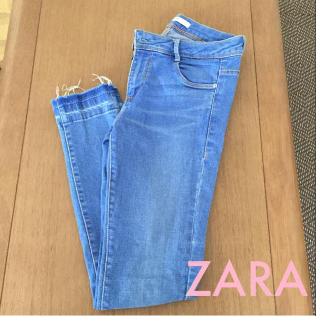 ZARA(ザラ)のZARAカットオフデニム レディースのパンツ(デニム/ジーンズ)の商品写真