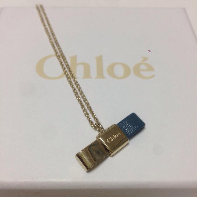 Chloe(クロエ)のリボンモチーフネックレス レディースのアクセサリー(ネックレス)の商品写真