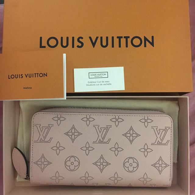 LOUIS VUITTON(ルイヴィトン)のルイヴィトン ジッピーウォレット マヒナ レディースのファッション小物(財布)の商品写真