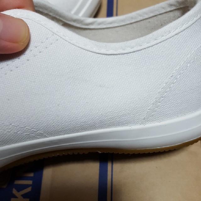 しまむら(シマムラ)の白　スニーカー　24.5㎝ レディースの靴/シューズ(スニーカー)の商品写真