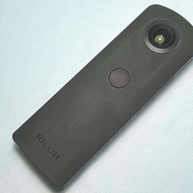 RICOH(リコー)のRICOH 【THETA S】 ブラック 360°全天球カメラ 送料無料 スマホ/家電/カメラのカメラ(コンパクトデジタルカメラ)の商品写真