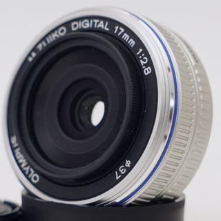 オリンパス(OLYMPUS)のオリンパス M.ZUIKO DIGITAL 17mm F2.8 単焦点 シルバー(レンズ(単焦点))