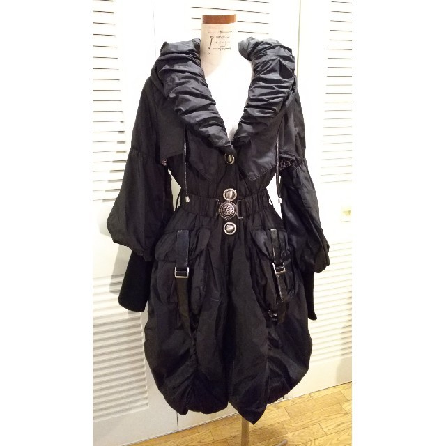 ロケットバービー様専用 バルーンデザイン コート 黒 フード付き レディースのジャケット/アウター(ダウンコート)の商品写真