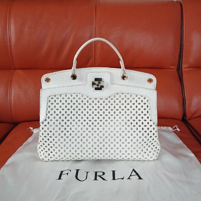 白バンドバックFURLA バンドバック