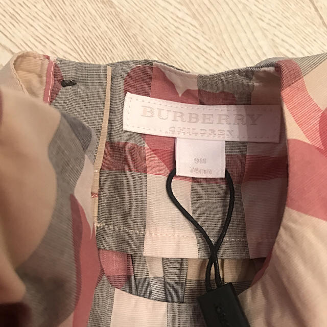 BURBERRY(バーバリー)のバーバリー ハートプリントワンピース 9m 新品 キッズ/ベビー/マタニティのベビー服(~85cm)(ワンピース)の商品写真