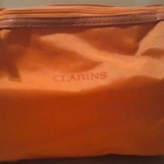 クラランス(CLARINS)の【新品】クラランス Ｂｉｇポーチ オレンジ(ポーチ)