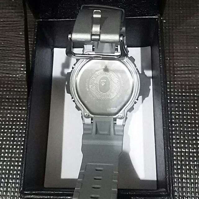 CASIO(カシオ)のCasio x Bape G Shock DW6900 FS(silver)美品 レディースのファッション小物(腕時計)の商品写真