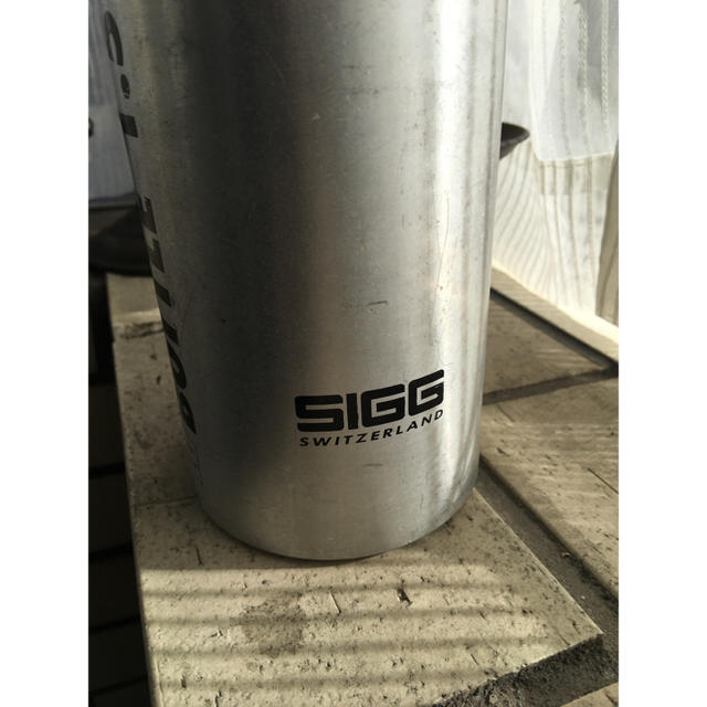 SIGG(シグ)のシグ 燃料ボトル 1.5リッター アルミ製 スポーツ/アウトドアのアウトドア(ストーブ/コンロ)の商品写真