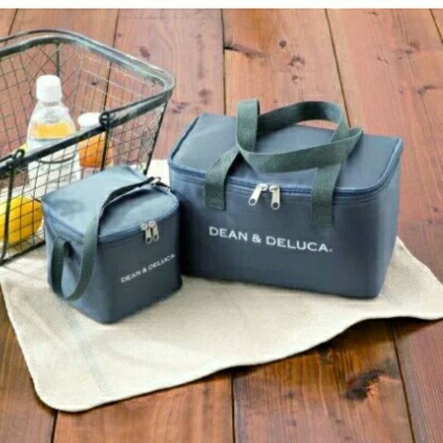 DEAN & DELUCA(ディーンアンドデルーカ)の【専用】ディーン&デルーカ♡新品 保冷バッグ 2個セット インテリア/住まい/日用品のキッチン/食器(その他)の商品写真