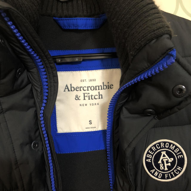 Abercrombie&Fitch(アバクロンビーアンドフィッチ)のアバクロ ダウンベスト メンズのジャケット/アウター(ダウンベスト)の商品写真