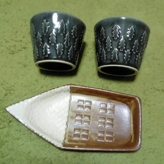 ハクサントウキ(白山陶器)の新品　よしざわ窯　アッシュグレー 森のカップ　とんがり屋根のおうち皿(食器)