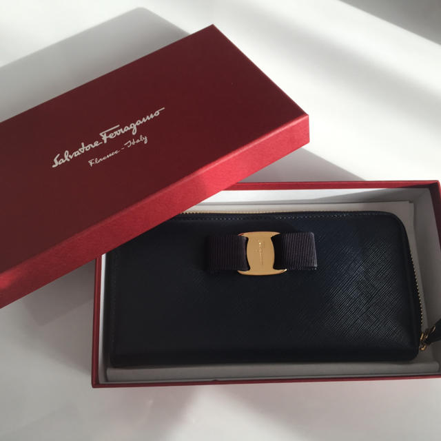 Salvatore Ferragamo(サルヴァトーレフェラガモ)のフェラガモ 財布 かなり美品 レディースのファッション小物(財布)の商品写真