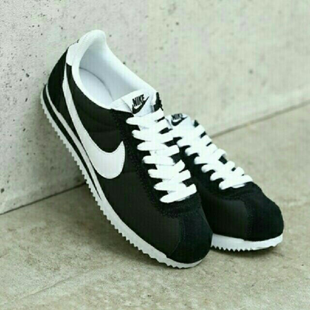 NIKE スニーカー