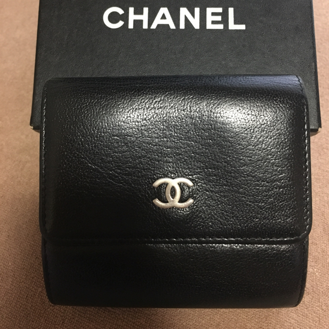 CHANEL - CHANEL♡二つ折り財布の通販 by ガチャピン's shop｜シャネルならラクマ