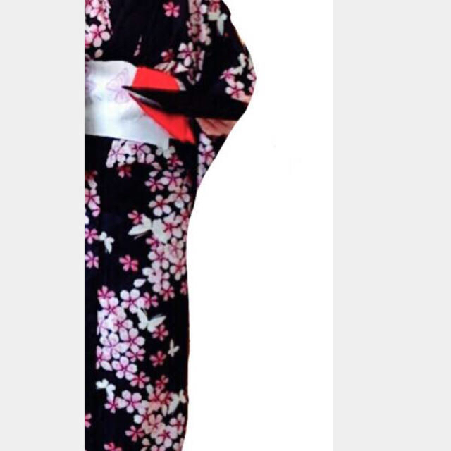 浴衣 紺色 桜と蝶柄 レディースの水着/浴衣(浴衣)の商品写真