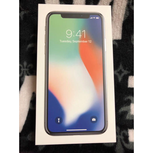 iPhone(アイフォーン)の新品 iPhoneX 64GB スマホ/家電/カメラのスマートフォン/携帯電話(スマートフォン本体)の商品写真