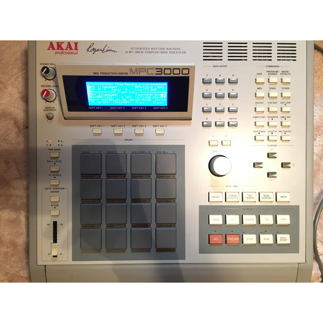 最終値下げ AKAI MPC3000 LCD SDドライブ フルメモリ  楽器のDJ機器(その他)の商品写真