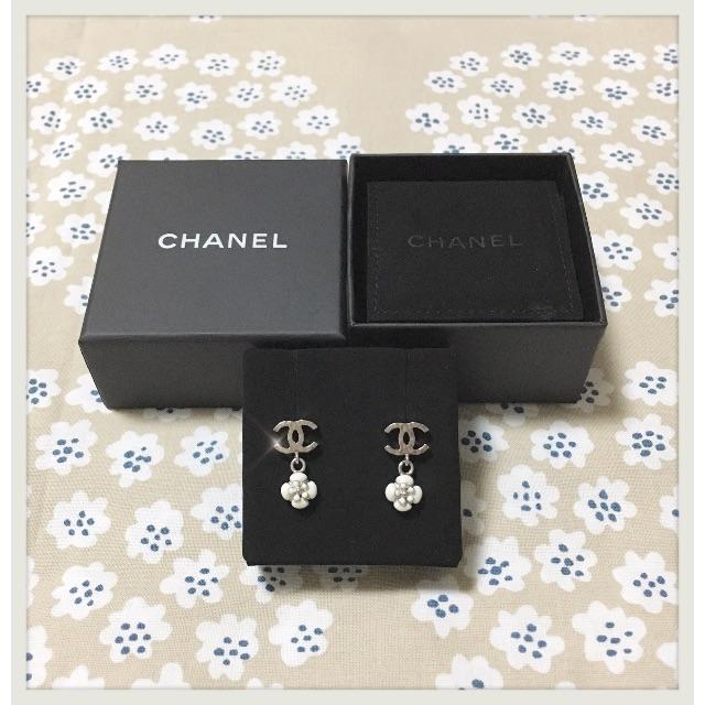 CHANEL(シャネル)のchanel  シャネル CCココマーク カメリア ピアス シルバー  レディースのアクセサリー(ピアス)の商品写真