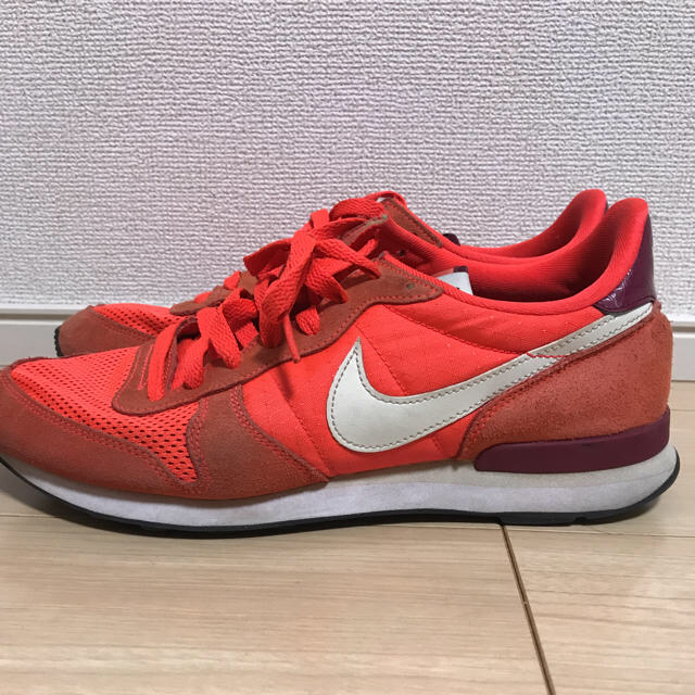 NIKE(ナイキ)のNIKE INTERNATIONALIST メンズの靴/シューズ(スニーカー)の商品写真