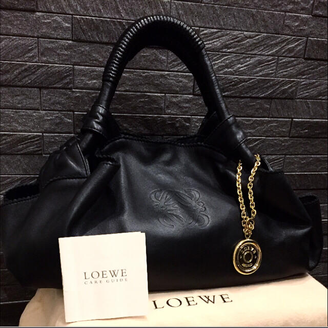 LOEWE(ロエベ)の【極美品 チャーム・保存袋付き】正規品 ロエベ ナッパアイレ ブラック レディースのバッグ(ハンドバッグ)の商品写真