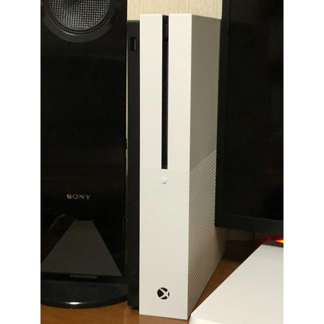 Microsoft(マイクロソフト)のXbox One S 500GB ブルーレイMinecraft 同梱版 エンタメ/ホビーのゲームソフト/ゲーム機本体(家庭用ゲーム機本体)の商品写真