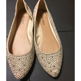 ナインウエスト(NINE WEST)の販売3/16まで！お値下げ❣️ナインウエスト ベージュ ビジュー フラット(バレエシューズ)