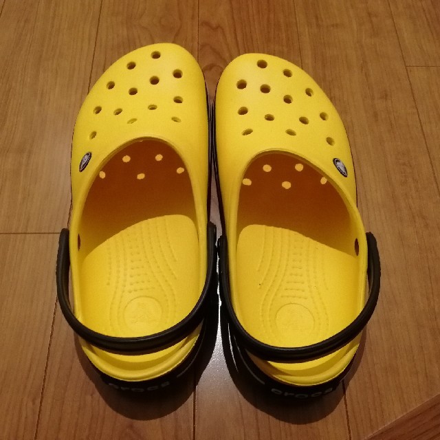 crocs(クロックス)のクロックス 新品 イエロー メンズの靴/シューズ(サンダル)の商品写真