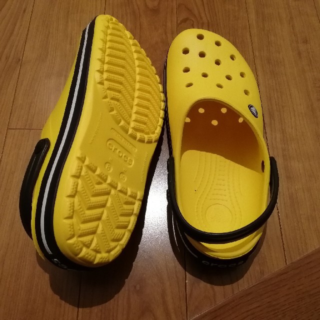 crocs(クロックス)のクロックス 新品 イエロー メンズの靴/シューズ(サンダル)の商品写真