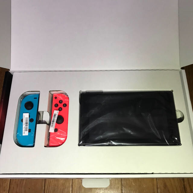 Nintendo Switch(ニンテンドースイッチ)の任天堂switch 強化フィルム付き エンタメ/ホビーのゲームソフト/ゲーム機本体(家庭用ゲーム機本体)の商品写真