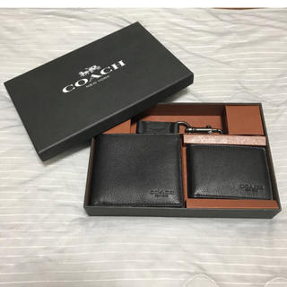 コーチ(COACH)のアプリ様専用 COACH 折り畳み財布 箱とチェーン付き(折り財布)