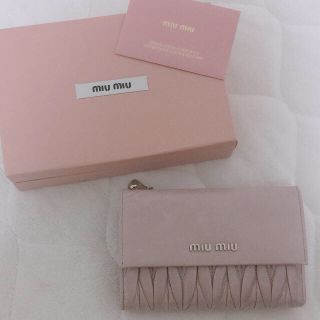 ミュウミュウ(miumiu)のmiumiu新品未使用♥︎折りたたみ財布(折り財布)