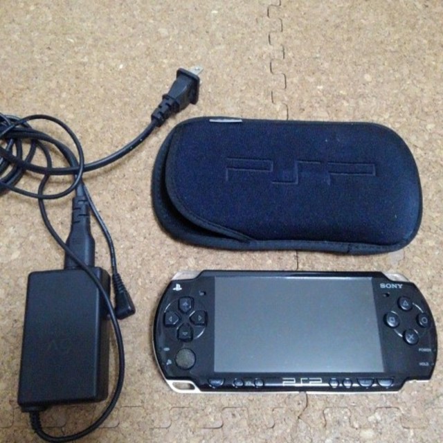 PlayStation Portable(プレイステーションポータブル)の値下げ💴⤵️PSP2000 エンタメ/ホビーのゲームソフト/ゲーム機本体(携帯用ゲーム機本体)の商品写真