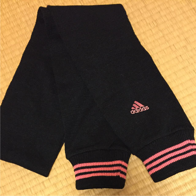 adidas(アディダス)のadidas セーターの袖のようなマフラー レディースのファッション小物(マフラー/ショール)の商品写真